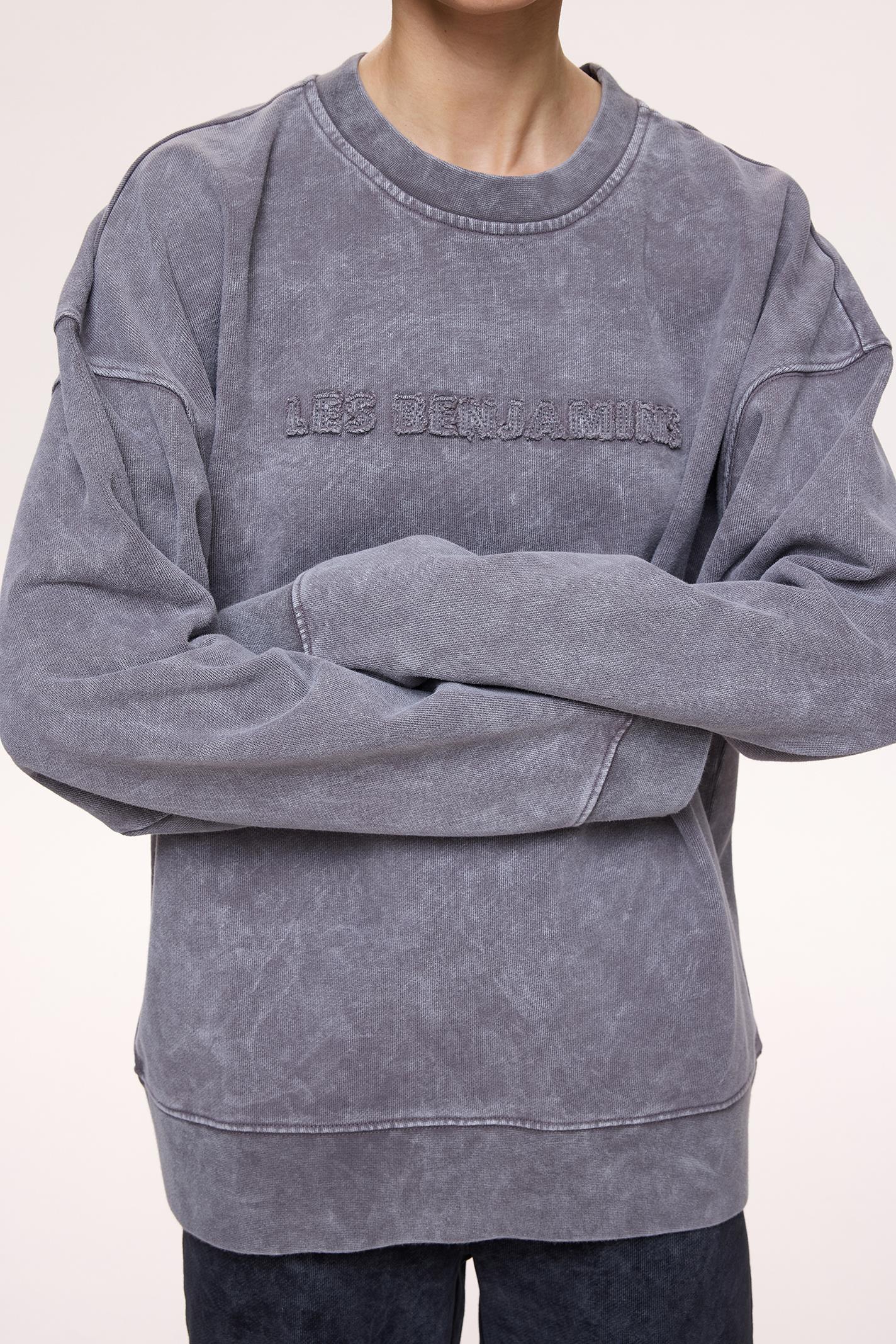  SWEATSHIRT 001