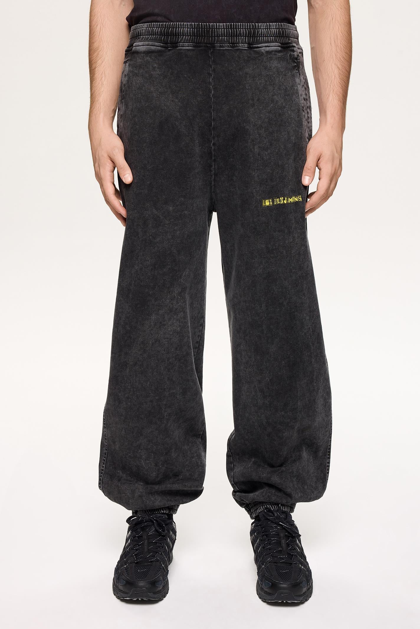  TRACKPANT 002