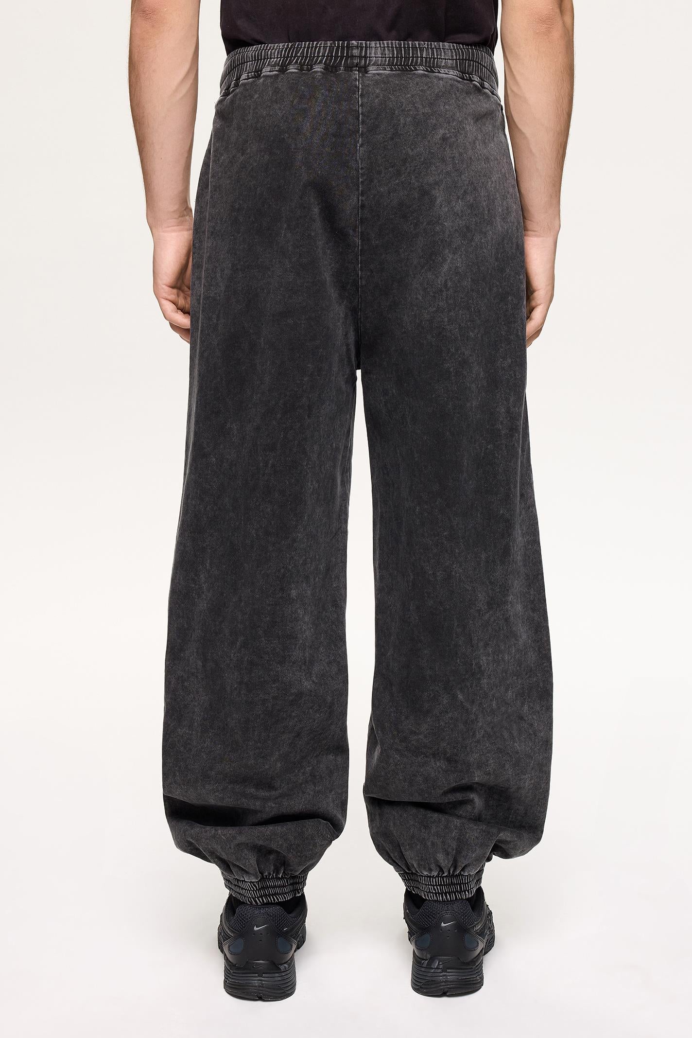  TRACKPANT 002