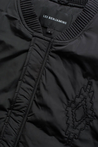 Les Benjamins - BOMBER 008